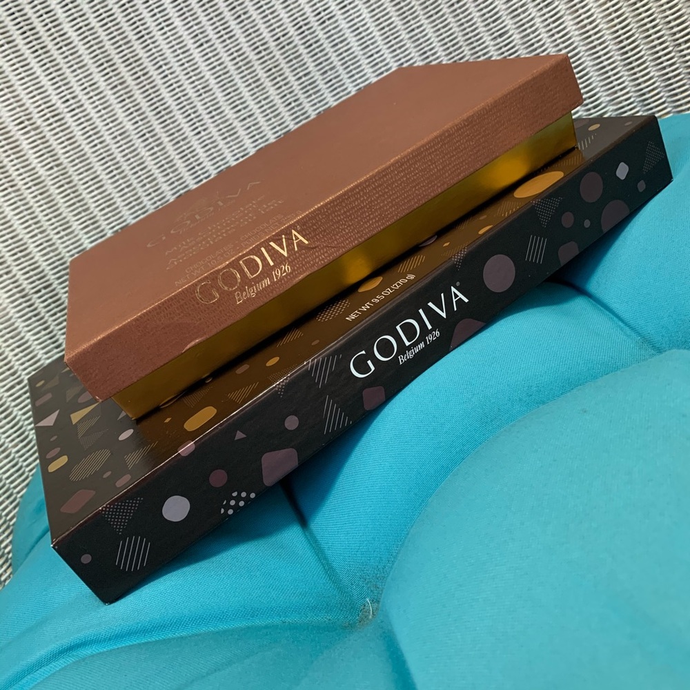 Two Godiva boxes π - Picture 7 of 8